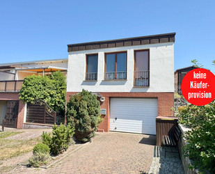 HORN IMMOBILIEN ++ Haus mit Einliegerwohnung (vermietet) in Neubrandenburg Bergstraße