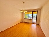 Wohnzimmer 1. Wohnung mit Terrasse - Zweifamilienhaus mit 145,45 m&sup2; in Neubrandenburg zum Kaufen
