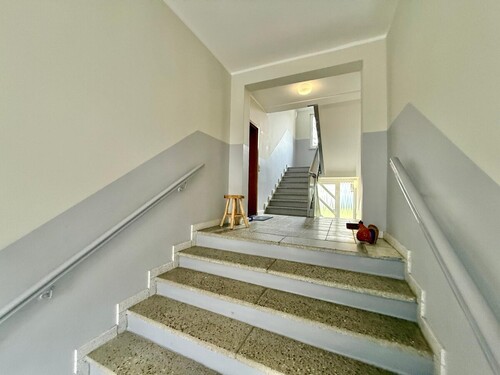 Treppenhaus - 4 Zimmer Etagenwohnung zum Kaufen in Neubrandenburg