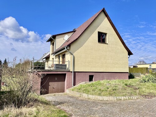 Hausansicht / Garage - 