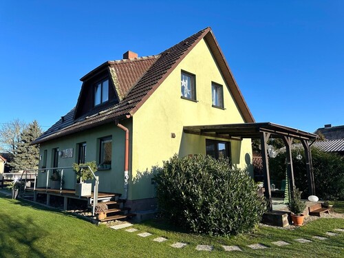 Hausansicht - HORN IMMOBILIEN ++ charmantes Einfamilienhaus mit schönem Grundstück in Göritz bei Prenzlau