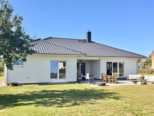 Hausansicht vom Grundstück - 