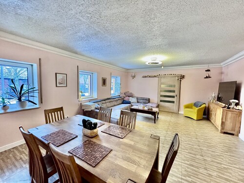 Wohnzimmer - Einfamilienhaus mit 215,00 m&sup2; in Ramin zum Kaufen