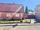 Straßenansicht - 4 Zimmer Doppelhaushälfte in Neubrandenburg