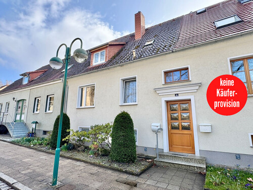 Hausansicht Straßenseite - HORN IMMOBILIEN ++ interessantes Haus in Neustrelitz ruhige und historische Lage
