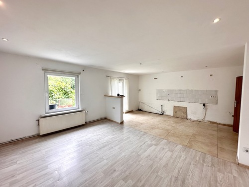 mit Platz für eine Küche - 4 Zimmer Doppelhaushälfte in Penkun / Battinsthal