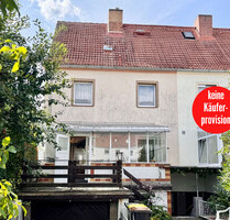 HORN IMMOBILIEN ++ Neubrandenburg Vogelviertel, Haus mit Grundstück, Terrasse und 3 Garagen