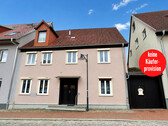 Hausansicht - HORN IMMOBILIEN ++ Reihenmittelhaus in Burg Stargard, zentrale Lage