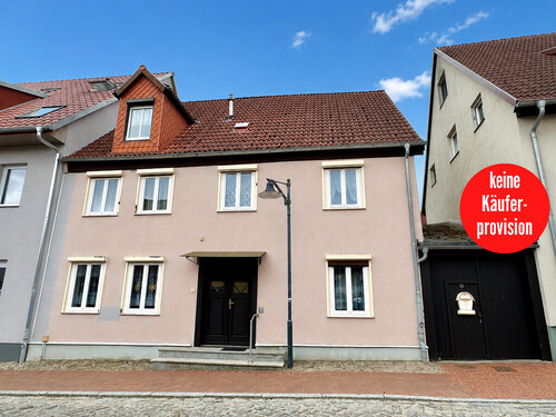 Hausansicht - HORN IMMOBILIEN ++ Reihenmittelhaus in Burg Stargard, zentrale Lage