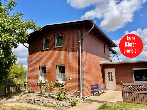 Hausansicht - HORN IMMOBILIEN ++ RESERVIERT! Einfamilienhaus in absoluter Alleinlage, 15 km von Neubrandenburg entfernt