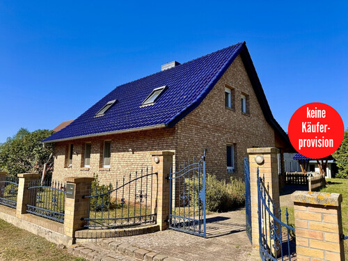 Einfamiliehaus in Rossow - HORN IMMOBILIEN ++ Rossow bei Löcknitz, Einfamilienhaus mit großer Garage