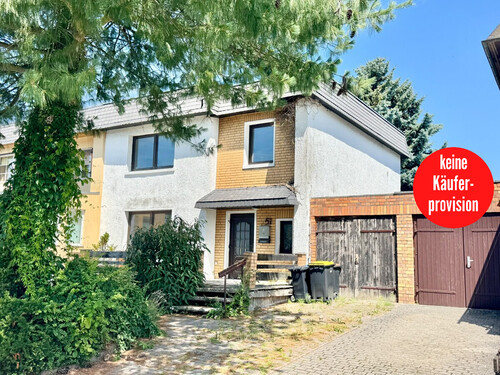 Hausansicht - HORN IMMOBILIEN ++ Haus Neubrandenburg Oststadt - sanierungsbedürftig