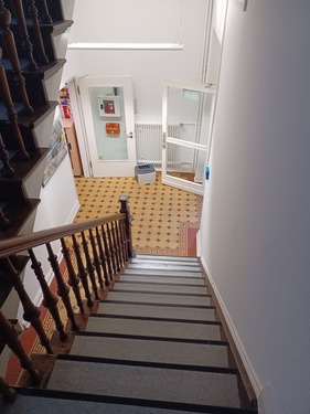 Treppe vom Erdgeschoss ins Obergeschoss - 