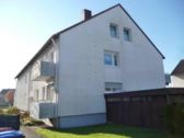 Haus Außenansicht - Gebotsverfahren: Erdgeschosswohnung (Erbbau) mit Garage in Hameln, OT Afferde