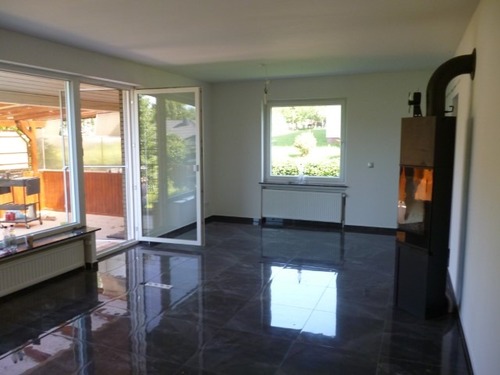 Wohnzimmer - 7 Zimmer Einfamilienhaus zum Kaufen in Sarstedt