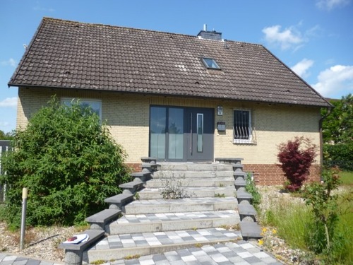 Haus Front - Einfamilienhaus in bester Lage - 400.000,00 EUR Kaufpreis, ca.  162,00 m² Wohnfläche