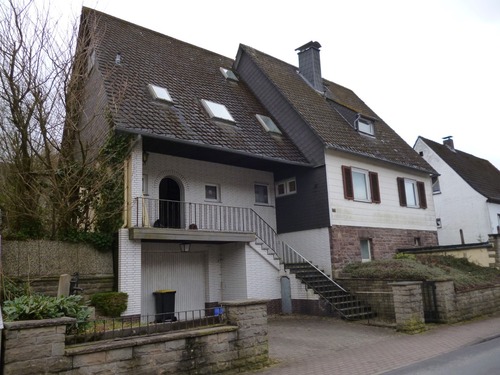 Hausbild 1 - Wohnhaus mit Garage und Garten im Hochsolling