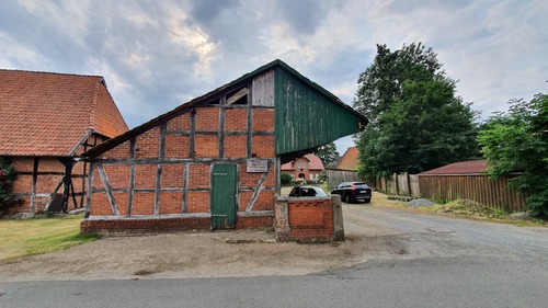 Straßenansicht vom Hof - 