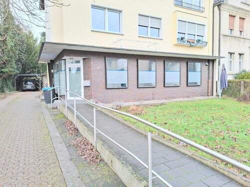 Hausansicht - Herten-Zentrum. Büro- Praxisräume mit 4 Stellplätzen in zentraler Lage.