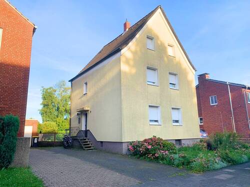 Hausansicht - In 2000 kernsaniertes Mehrparteienhaus mit schönem Gartengrundstück in Recklinghausen- Grullbad.