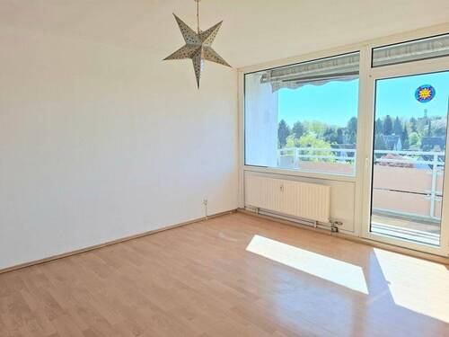 Wohnzimmer - Mit Blick über Recklinghausen! Helle Mietwohnung mit Südbalkon und Einbauküche in Recklinghausen-Ost