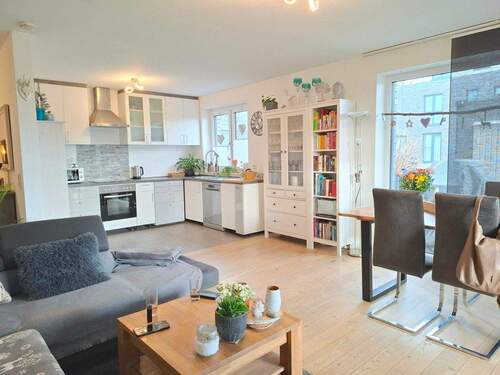 Wohnzimmer mit offener Küche - 3 Zimmer Etagenwohnung zum Kaufen in Marl