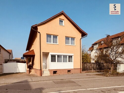 Haus außen - 8 Zimmer Einfamilienhaus zum Kaufen in Leimersheim