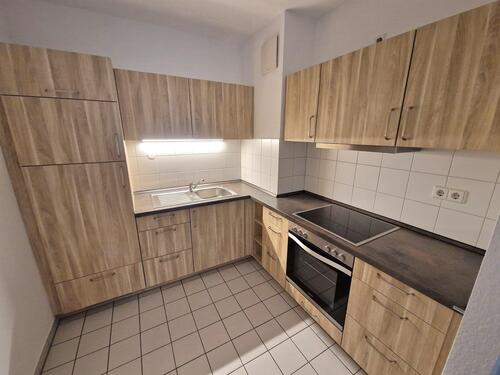 Einbauküche - 2 Zimmer Etagenwohnung zur Miete in Chemnitz