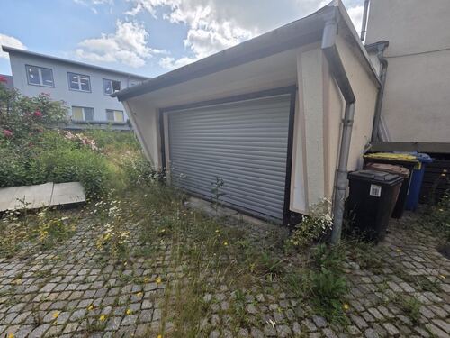 Garage mit elektrischem Tor - 
