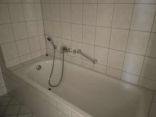 Bad mit Wanne - 