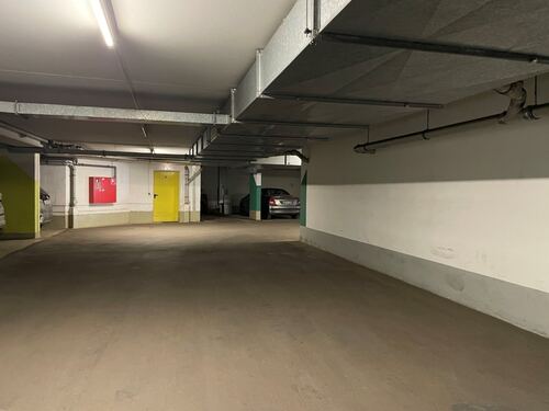 großzügige Tiefgarage - 