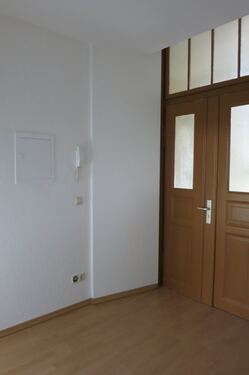 Flur mit Wohnungstür - 