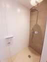 ...bodentiefer Dusche - 3 Zimmer Etagenwohnung in Chemnitz