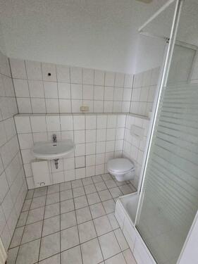 Bad mit Dusche - 