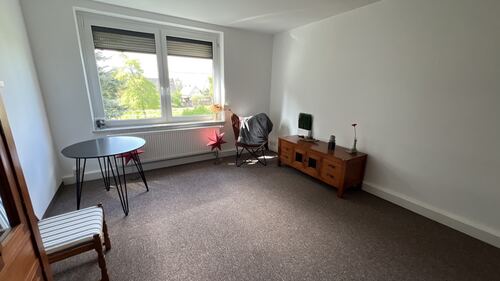 Wohnzimmer - 18 Zimmer Mehrfamilienhaus, Wohnhaus zum Kaufen in Zettlitz