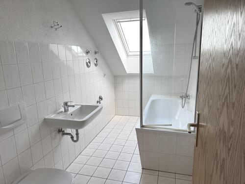 Bad - Dachgeschoßwohnung mit 84,00 m&sup2; in Colditz zur Miete