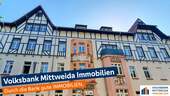 Fassade mit Fachwerkmotiven und Reliefschmuck - Ab 01.11 - Gepflegte 86 m² Wohnung mit Keller, Balkon und Tageslichtbad im Dachgeschoss