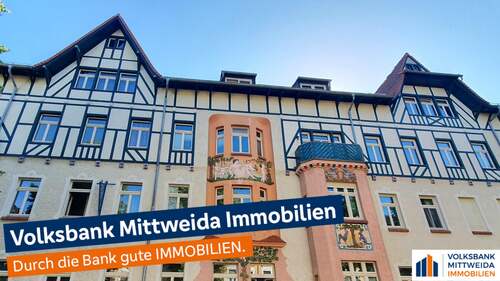 Fassade mit Fachwerkmotiven und Reliefschmuck - Ab 01.11 - Gepflegte 86 m² Wohnung mit Keller, Balkon und Tageslichtbad im Dachgeschoss