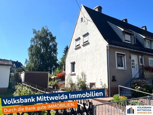 Hausansicht - Straßenseite - Doppelhaushälfte für die kleine Familie mit gepflegten Grundstück