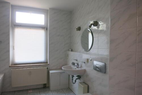 Großes Bad mit Fenster - 