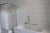 Dusche und Wanne - 