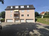 Hausansicht auf Garagen - 