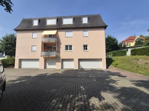 Hausansicht auf Garagen - 