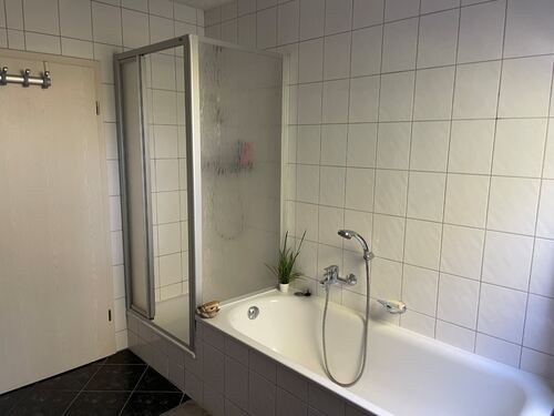 Dusche und Wanne - 