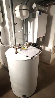 Brennwert-Gasheizung mit Warmwasserspeicher - 
