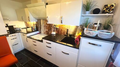 Küche mit hochwertiger Einbauküche im EG - 