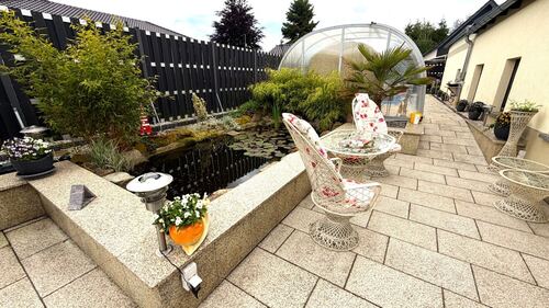 liebevoll angelegter kleiner Fischteich - 