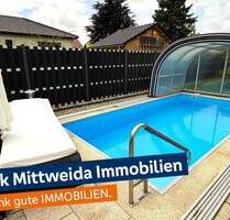 Pool mit gepflegtem Einfamilienhaus und Doppelgarage bei Geithain
