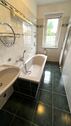 Bad mit Wanne und WC - 