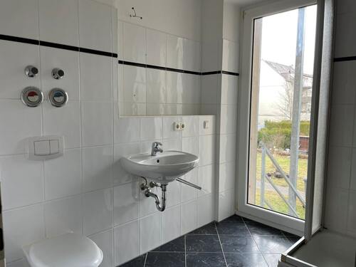Bad mit Dusche und Zugang Terrasse - 